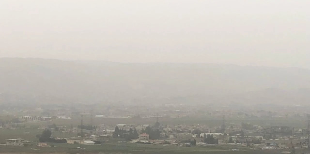 بالصور - البقاع تحت الغبار... والعاصفة الرملية تحجب نور الشمس