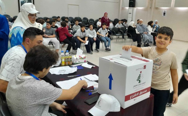 قطار انتخابات المجلس البلدي للأطفال في صيدا في محطته الثانية ومارون أبو كسم يشاركهم تجربته رئيساً قبل 20 سنة!