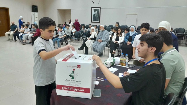 قطار انتخابات المجلس البلدي للأطفال في صيدا في محطته الثانية ومارون أبو كسم يشاركهم تجربته رئيساً قبل 20 سنة!