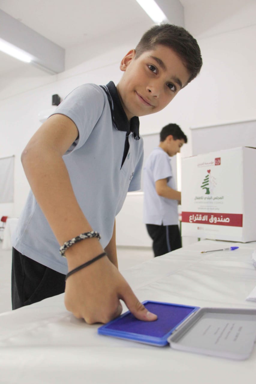 قطار انتخابات المجلس البلدي للأطفال في صيدا في محطته الثانية ومارون أبو كسم يشاركهم تجربته رئيساً قبل 20 سنة!