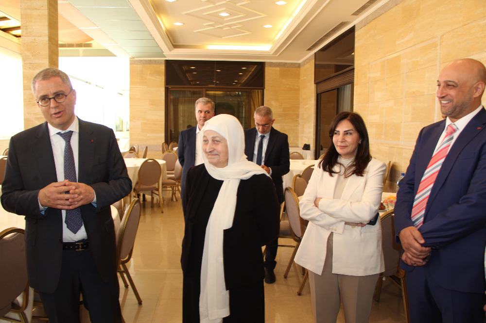 بهية الحريري تكرم البرفسور غسان أبو علفا لمناسبة منحه الدكتوراه الفخرية بعلم الأمراض السرطانية