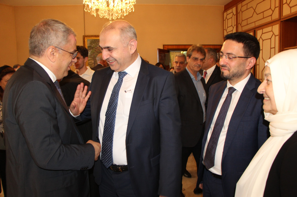 بهية الحريري تكرم البرفسور غسان أبو علفا لمناسبة منحه الدكتوراه الفخرية بعلم الأمراض السرطانية