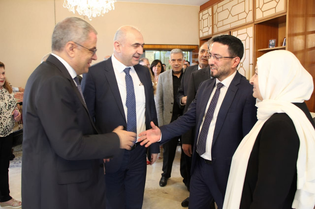 بهية الحريري تكرم البرفسور غسان أبو علفا لمناسبة منحه الدكتوراه الفخرية بعلم الأمراض السرطانية