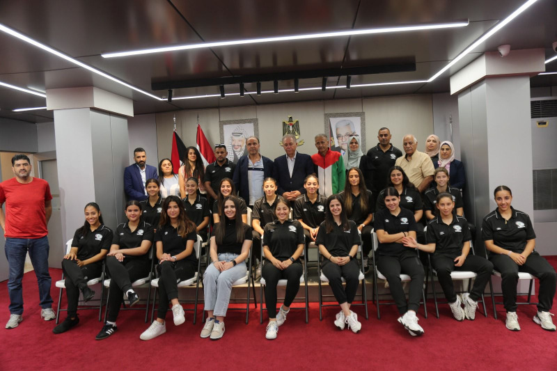 السفير دبور يستقبل المنتخب الوطني الفلسطيني للسيدات
