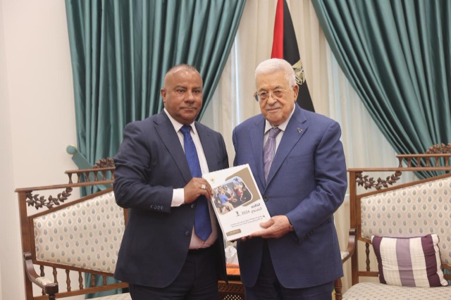الرئيس عباس يتسلم تقريري سلطة الأراضي وهيئة مقاومة الجدار والاستيطان لعام 2024