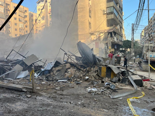 بالصور - ضاحية بيروت تستيقظ على "أضحى" مرٌّ خلّفه العدوان الإسرائيلي
