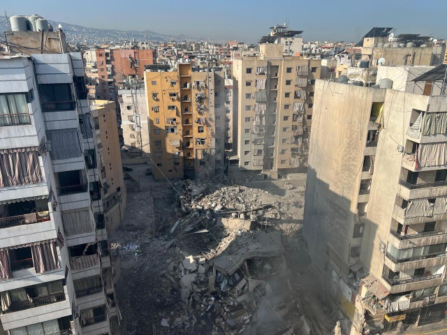بالصور - ضاحية بيروت تستيقظ على "أضحى" مرٌّ خلّفه العدوان الإسرائيلي