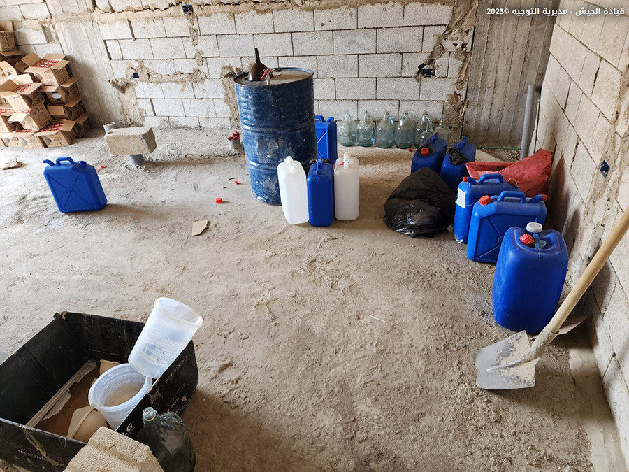 بالصور- "ابو سلة" في قبضة الجيش... هذا ما ضبط بحوزته!