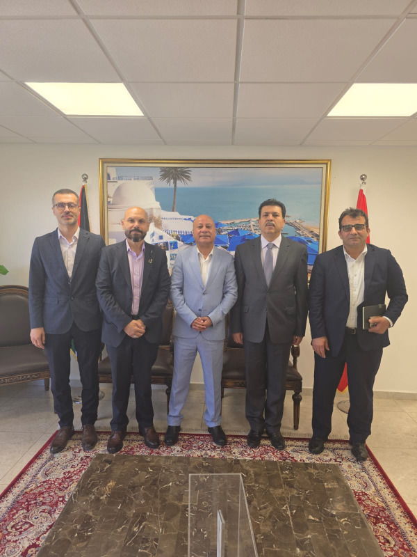 د. أبو هولي يبحث مع السفير التونسي الحبيب بن فرح التطورات حول حرب الإبادة واستهداف المخيمات و"الأونروا"