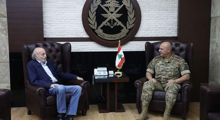 جنبلاط زار قائد الجيش وعرض معه الاوضاع في البلاد