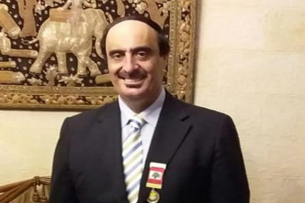 اليد اليمنى... والقسم أمام المراجع المختصّة