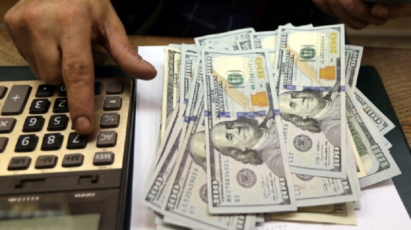 بالتزامن مع توقيع مرسوم تشكيل الحكومة الجديدة في بعبدا... الدولار ينخفض بشكل ملحوظ
