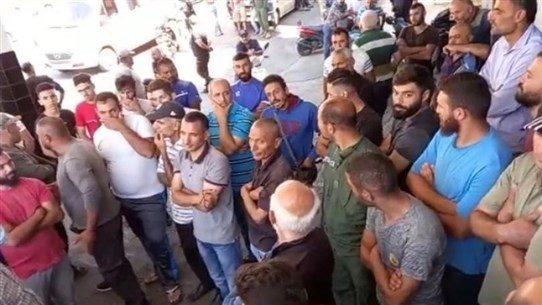 حاول فتح رمّانة يدويّة في محطة وقود!
