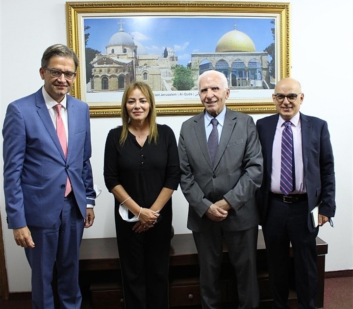 عزام الأحمد يطلع ممثل ألمانيا على تطورات الأوضاع في فلسطين
