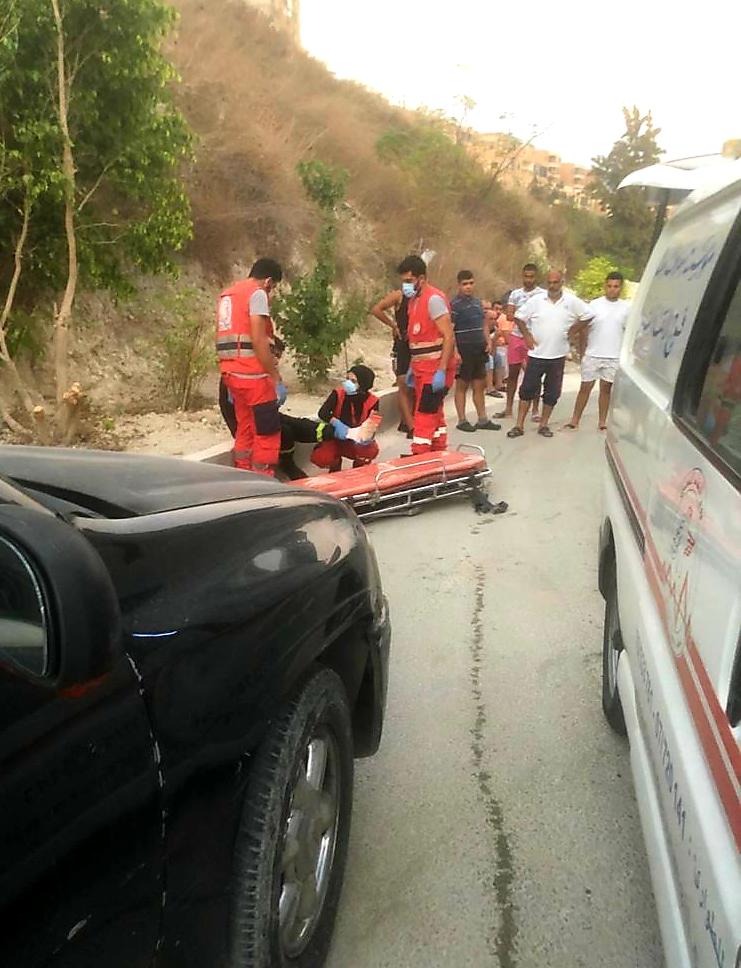 بالصور... جريح في اشتعال حريق في منطقة الفوار في صيدا