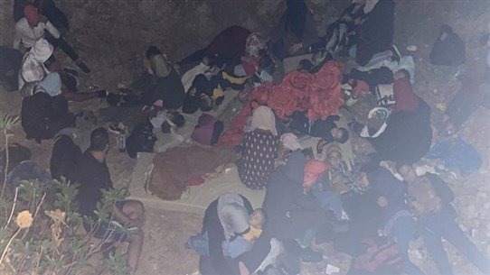 كانوا على الجزيرة بانتظار مركب لتهريبهم... فرصدهم الجيش