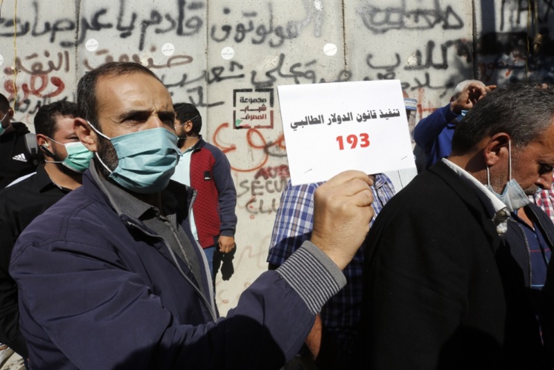 أولياء الطلاب في الخارج: لعدم التراجع عن القانون ورفض الخضوع للمنظمة المصرفية