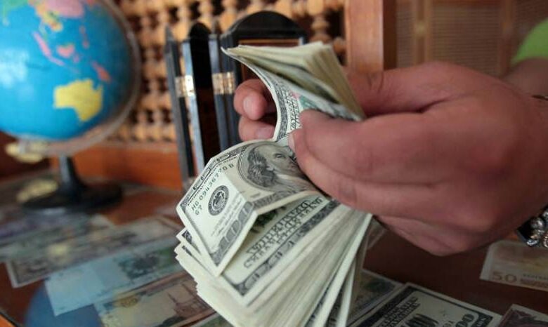 كيف افتتح سعر صرف الدولار في السوق السوداء اليوم ؟