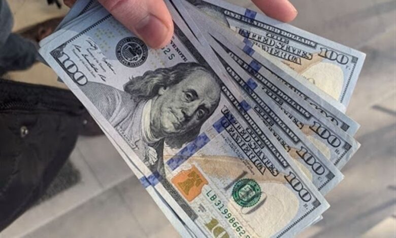 كيف افتتح “دولار السوق السوداء” صباح اليوم؟