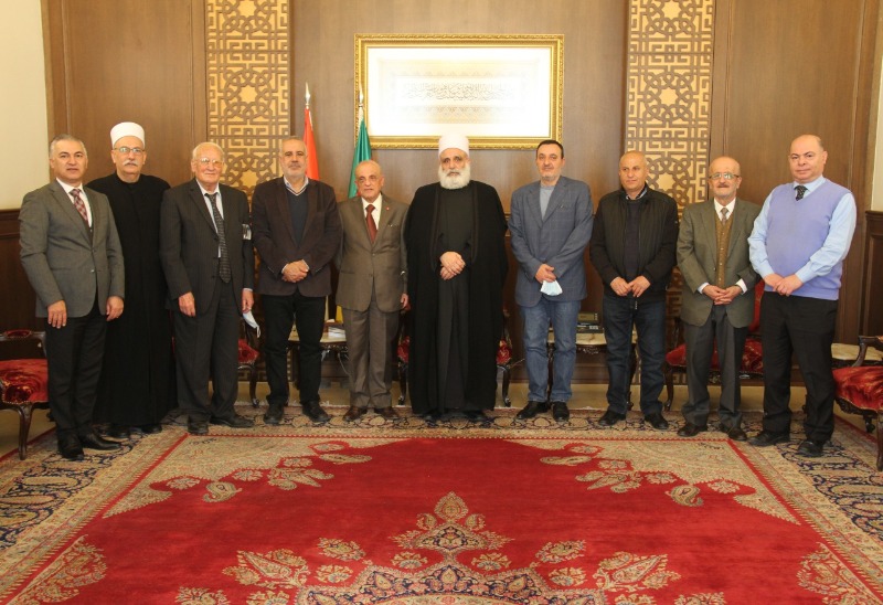 المجلس المذهبي برئاسة شيخ العقل يحذّر من محاولات تأجيل الانتخابات ويرفض المسْ بهيبة الدولة