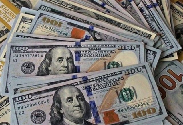 الدولار يفتتح على ارتفاع… هذا ما سجّله صباح اليوم