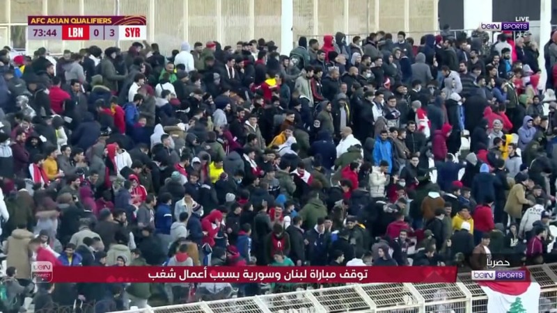 عاجل: إشتباكات بالحجارة خارج ملعب صيدا بين الجمهورين السوري واللبناني