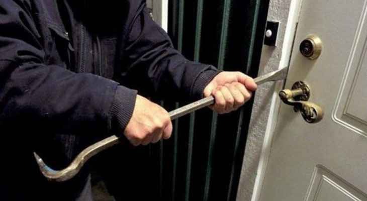 بطريقة احترافية.. أقدموا على سرقة منزل في النبطية