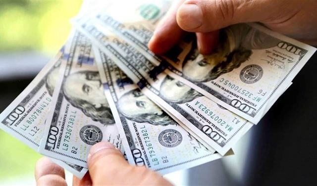 كيف إفتتح سعر الدولار في السوق السوداء اليوم؟