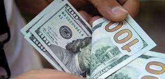 كيف افتتح الدولار صباحاً في السوق السوداء؟