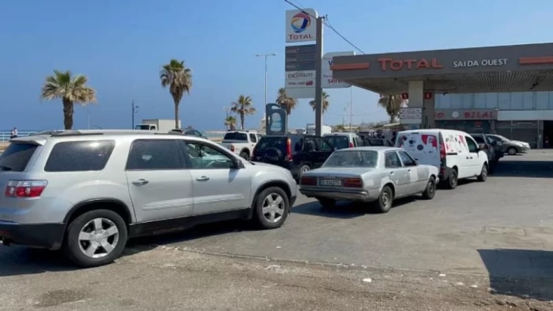 عودة طوابير البنزين في صيدا ومحطات رفعت خراطيمها