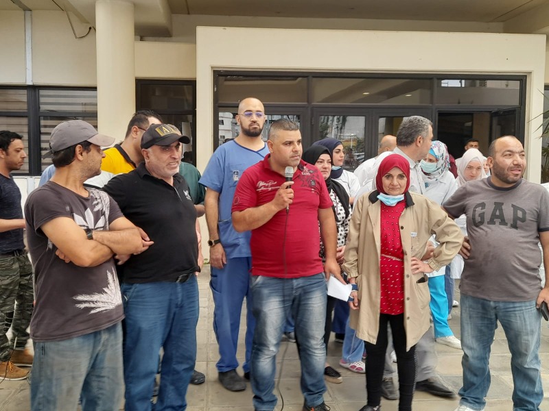 اعتصام تضامني لمُوظفي مستشفى صيدا الحكومي مع الممرضة فاطمة يحيى في بنت جبيل