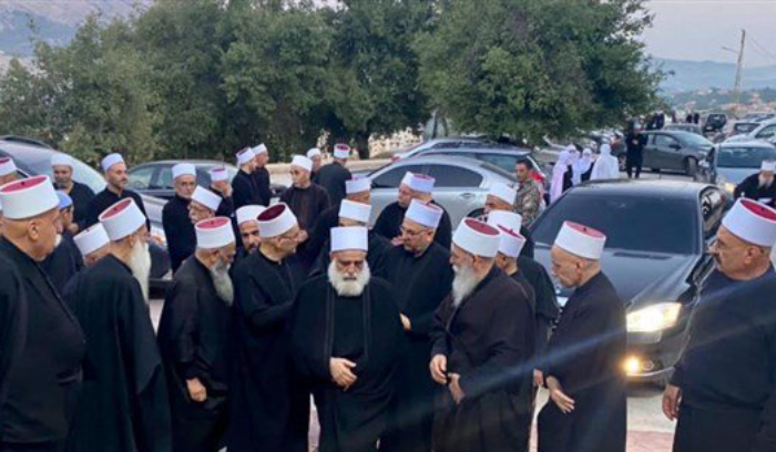 شيخ العقل يحذّر من "محاولات الخروج عن القواعد والأصول التوحيدية"