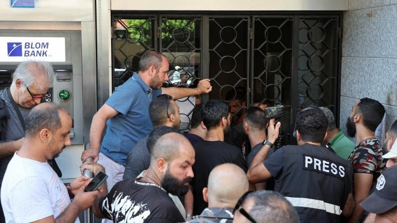 أعيدوا الأموال إلى أصحابها أيها اللصوص