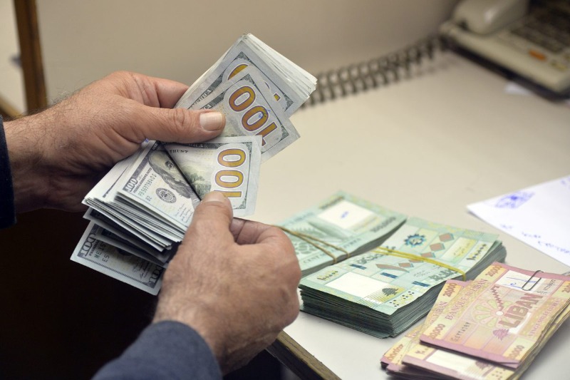كيف افتتح سعر صرف الدولار في السوق السوداء صباح اليوم