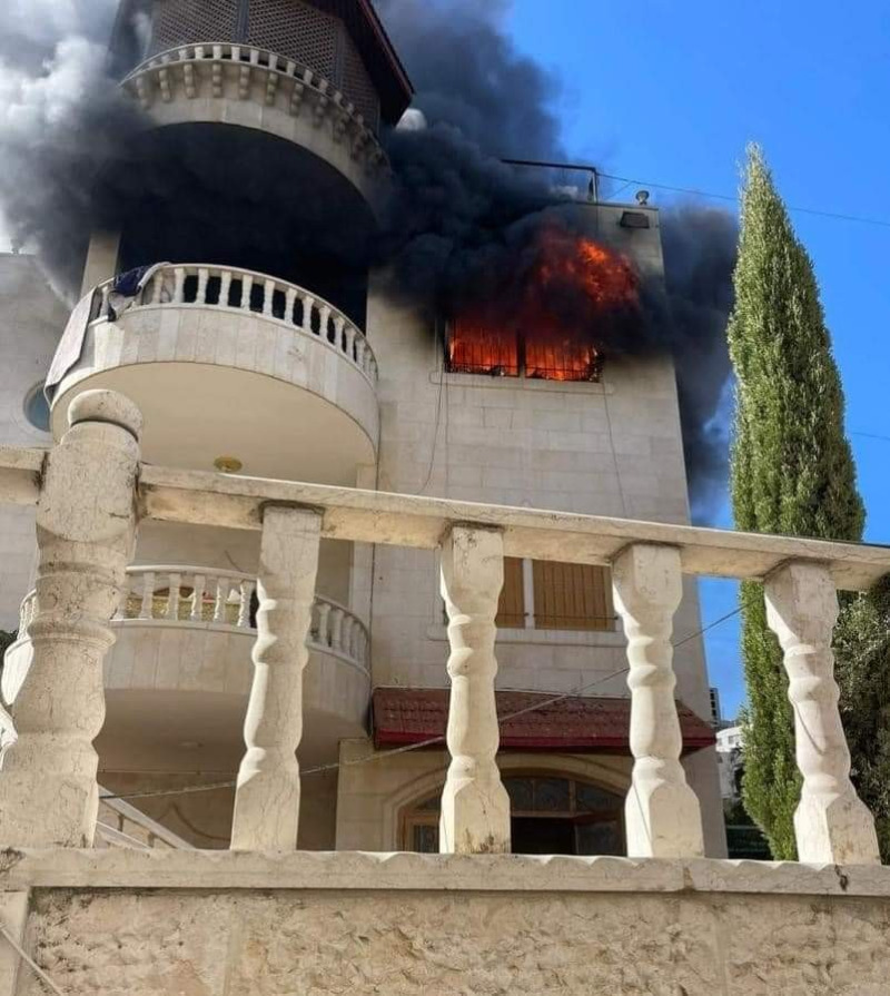 بالصور.. شاحن هاتف محمول يتسبب بحريق احدى المنازل