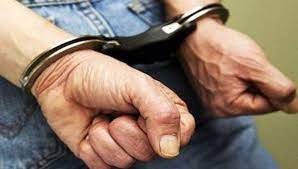 بالفيديو: في كورنيش المزرعة.. سلب بقوة السلاح حقيبة بداخلها مبلغ مليار وخمسمائة مليون ليرة لبنانية
