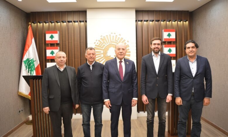 دبوسي بحث مع شركة “فينيكس إنرجي” مشروع محطة الطاقة الشمسية..