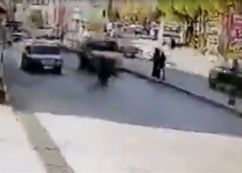 بالفيديو.. دهس سيدتَيْن في سعدنايل!