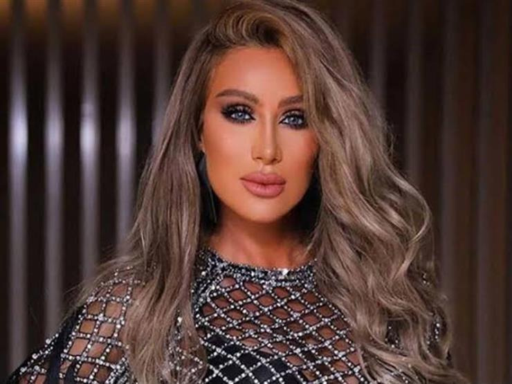 مايا دياب تتبرّع بفستانها لشراء الهدايا لأطفال لبنان