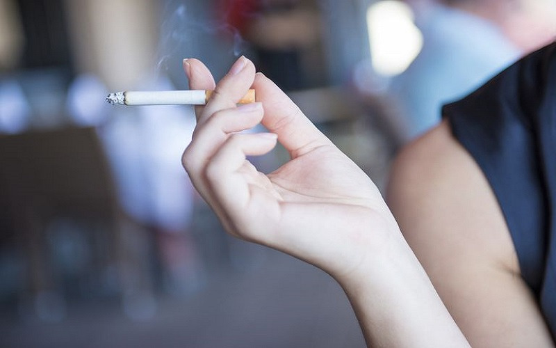 كيف تتخلص من رائحة دخان السجائر في المنزل؟