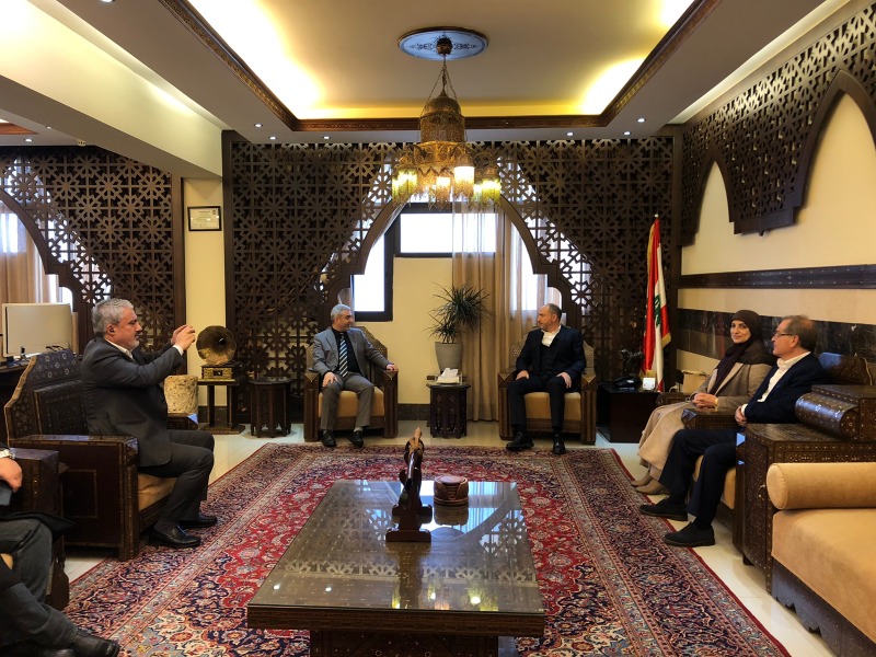 الوزير بيرم.. استهل جولته بزيارة محافظ الجنوب...
