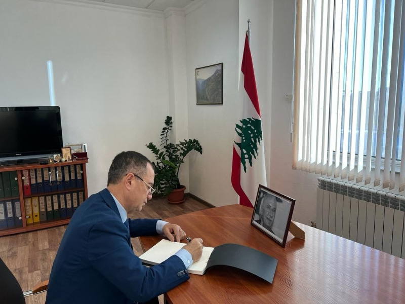السفير أبوزيد يقدم واجب العزاء بالرئيس السابق الحسيني