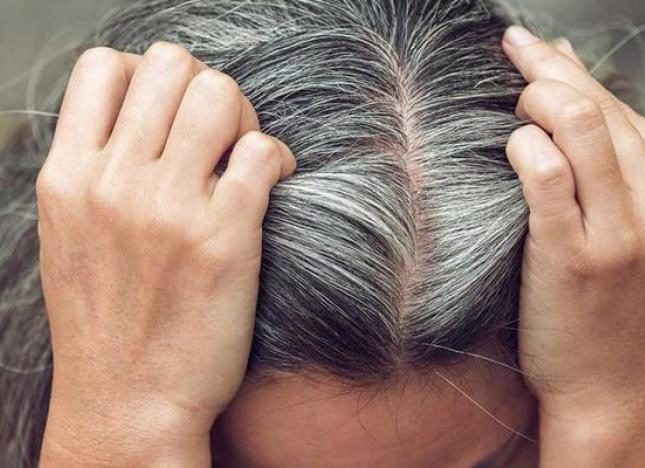 8 أطعمة تساعد على تأخير أو منع ظهور الشيب