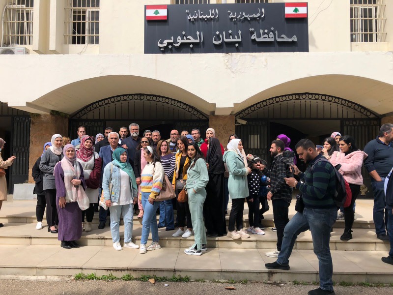 اعتصام ثلاثي لموظفي الادارات في سرايا صيدا وصور والنبطية