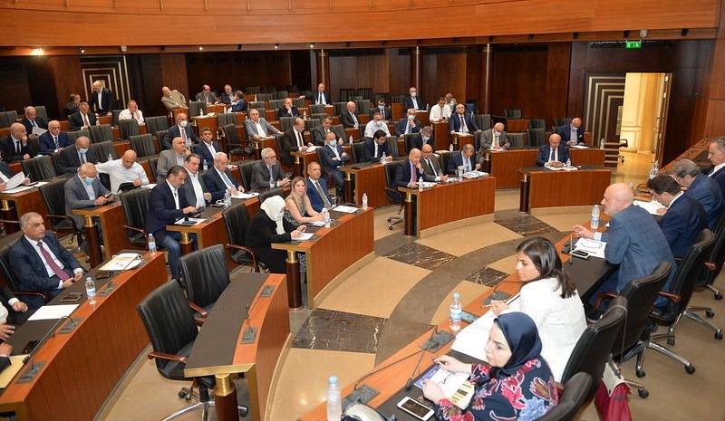 سجال وصراخ بين نائبين خلال جلسة اللجان المشتركة!