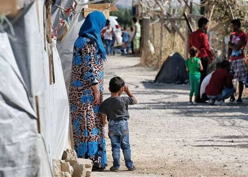 دمج النازحين السوريين المخطط للبنان.. وتواطئ جهات محلية بدولرة المساعدات!