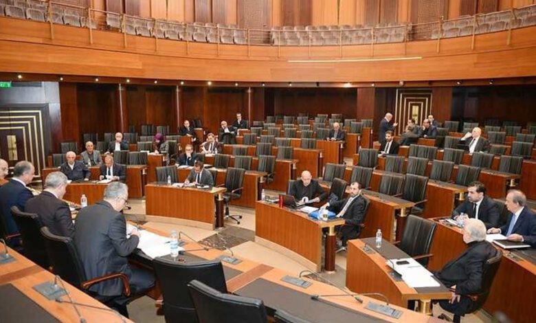 جلسة اللجان النيابية انطلقت بغياب وزيري الداخلية والمالية.. هل تطير “البلدية”؟