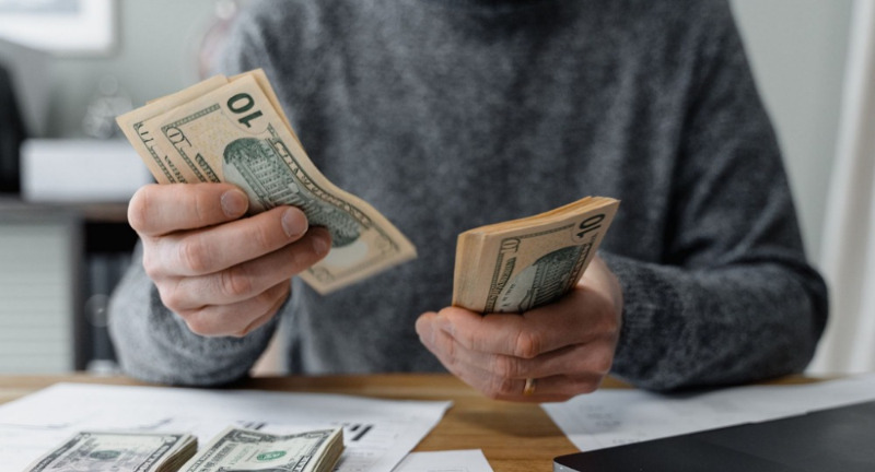 خبر هام لمن يتلقّى تحويلات بالدولار