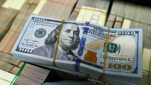 القرارات الحكومية تمهّد لانفلات سعر الدولار بالأيام المقبلة