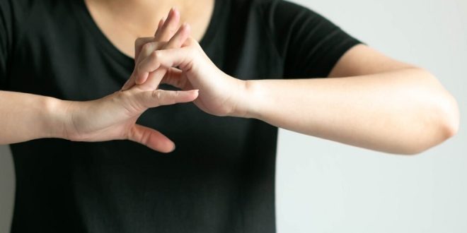 ما علاقة فرقعة الأصابع بالتهاب المفاصل؟